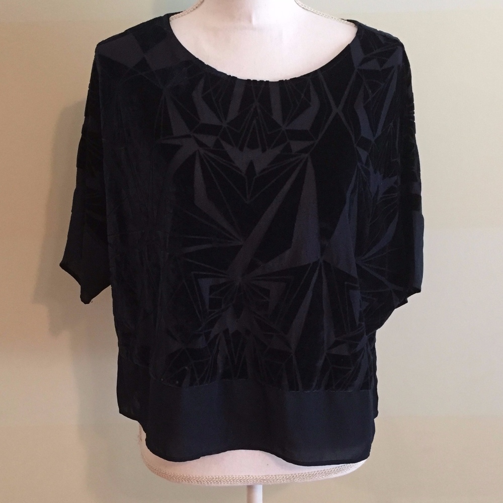 CHICO'S navy velour pattern short sleeve blouse